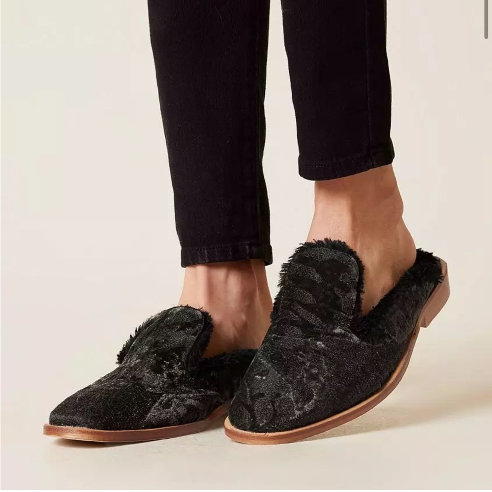 Free People Black Textured Mules